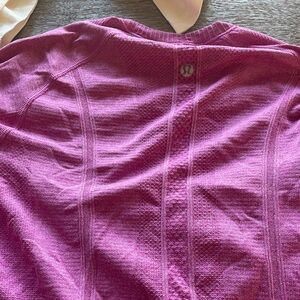Lululemon long sleeve top with thumb holes size 6